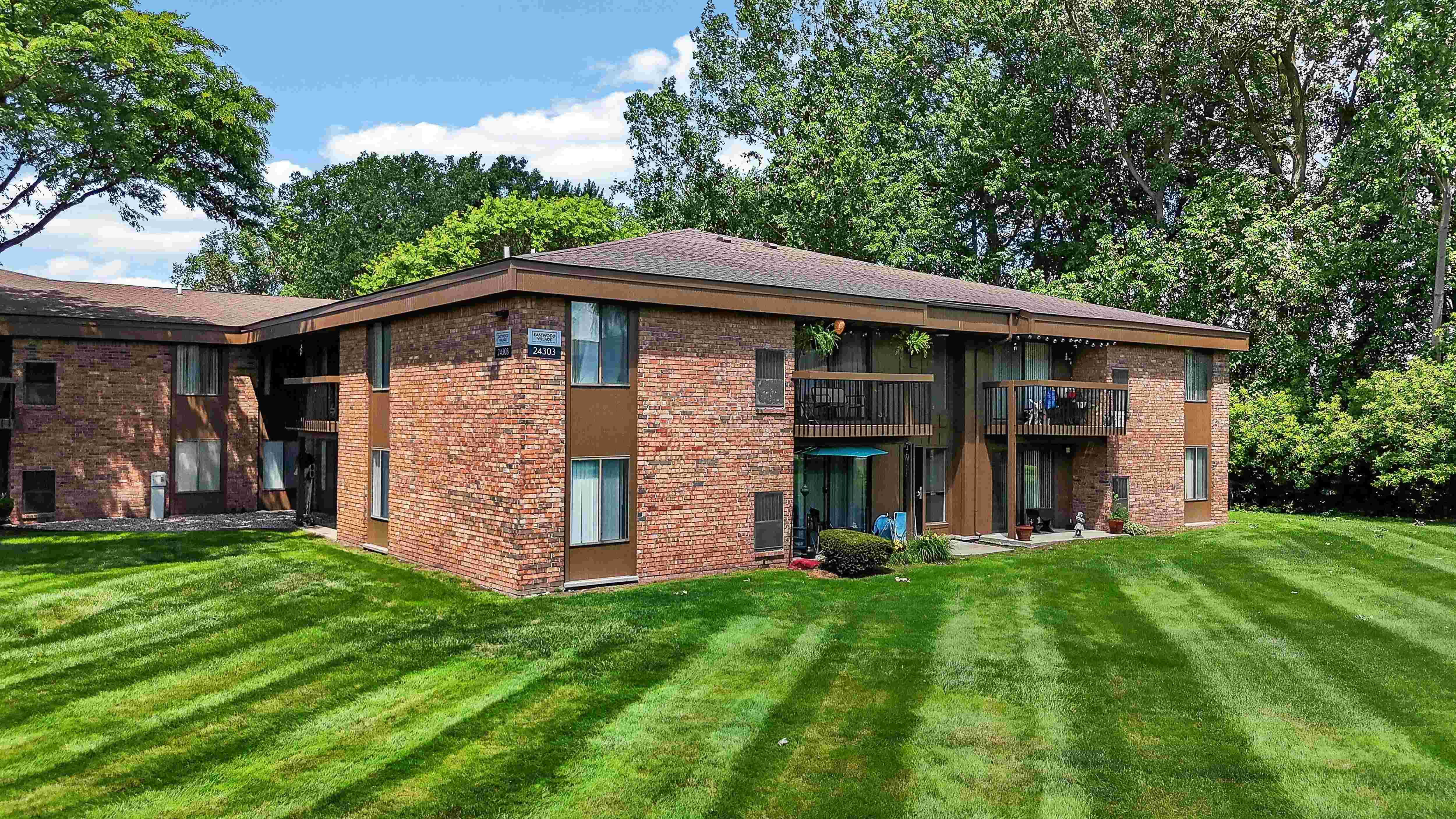 Expansive green space at Eastwood Village Apartments in Clinton Township, MI.