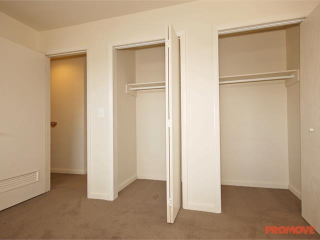 Esquire Apartments Image 6