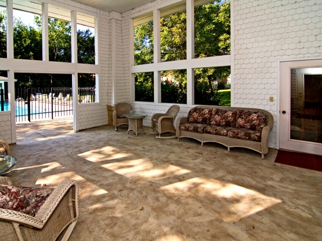 Lake Place Apartments and Townhomes Image 10