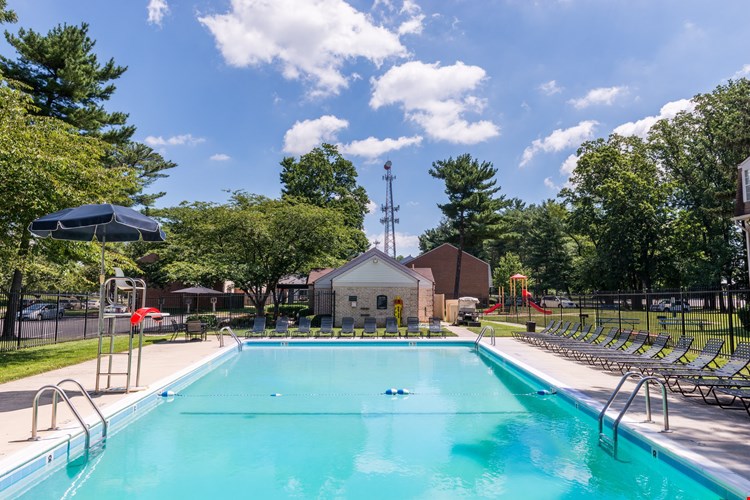 Scarborough Square Townhomes & Apartments Image 2