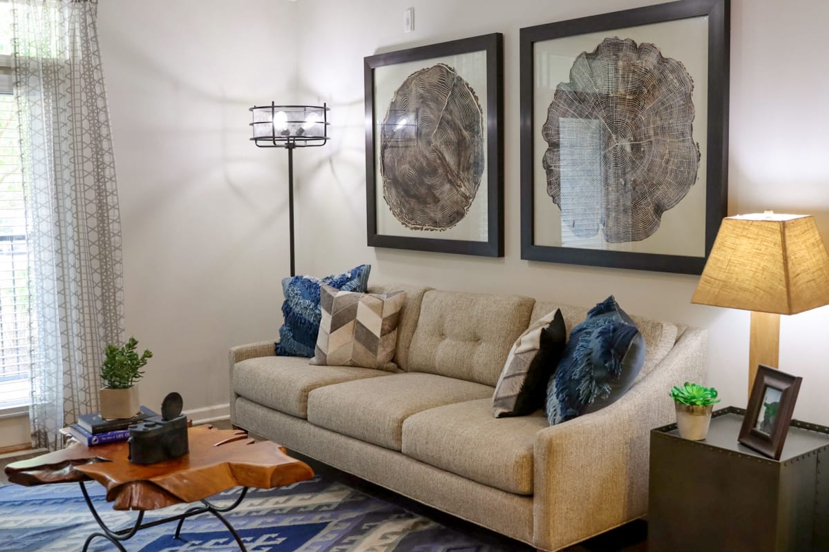 Crest at Laurel Canyon Image 6