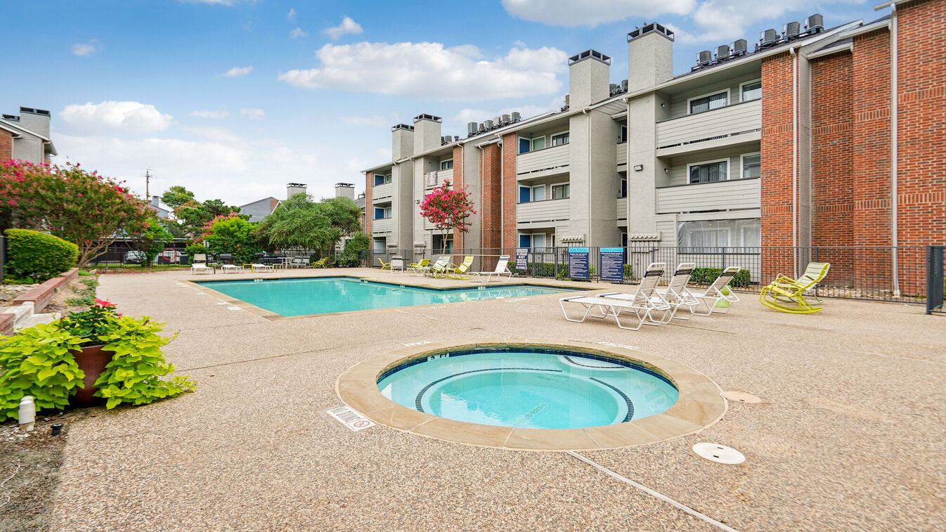 Claro Court Apartments Image 1