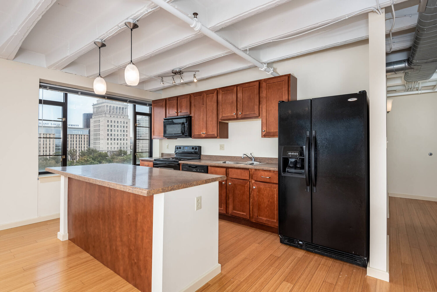 Storyboard on Pine Image 7