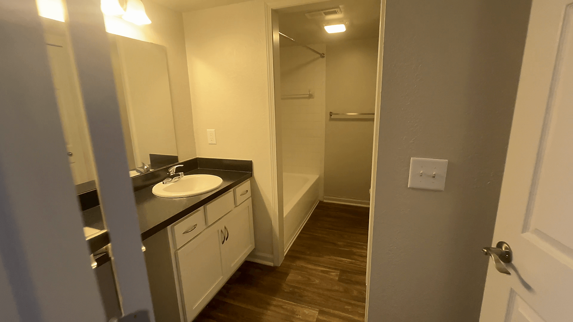 Three Oaks Apartments Image 43