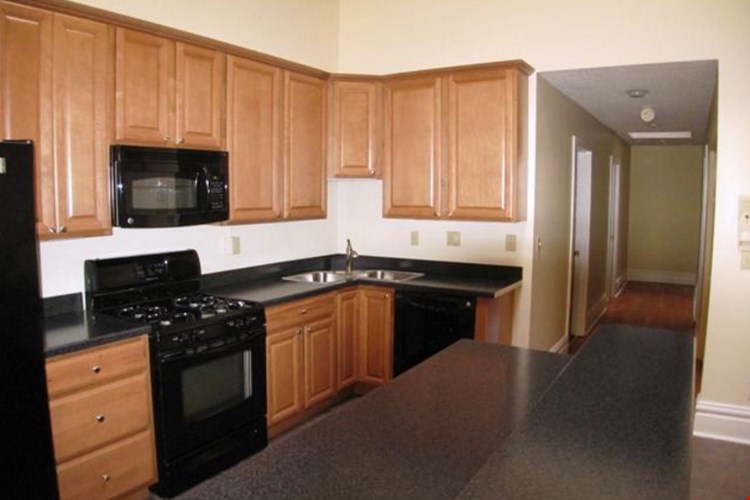 2715 Sarah Street - Kitchen