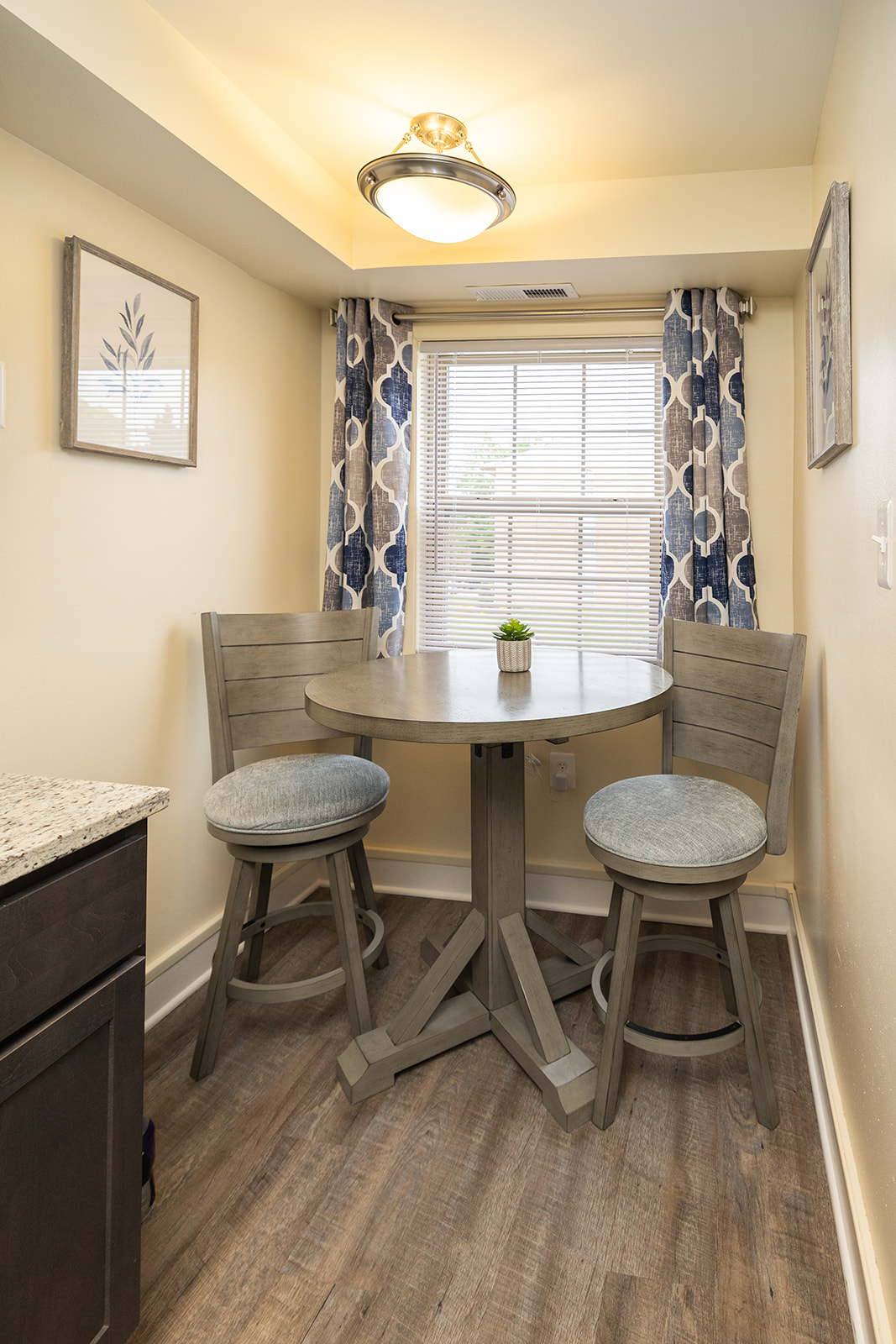 Seminary Roundtop Apartments Image 4