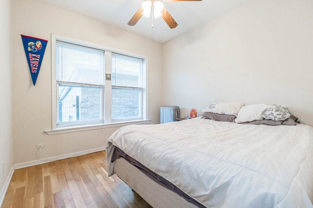 3912-28 N. Pine Grove Image 5