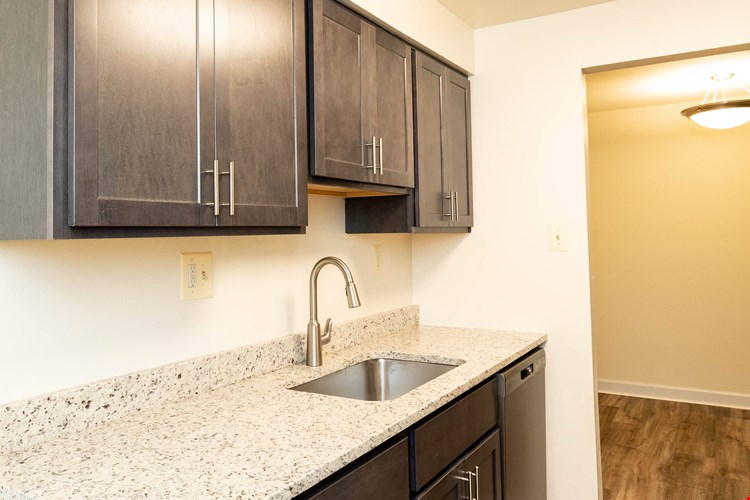 Seminary Roundtop Apartments Image 4