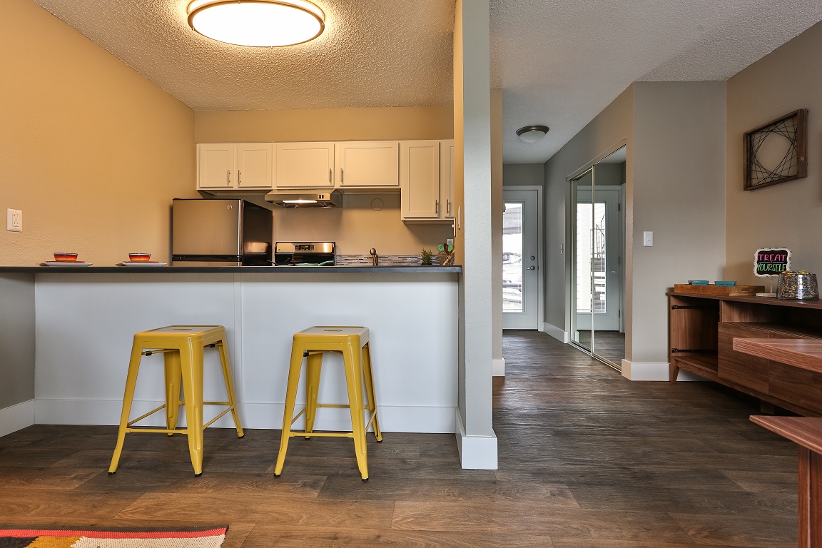 TheZimmer_Gresham_OR_DiningRoomAndKitchen