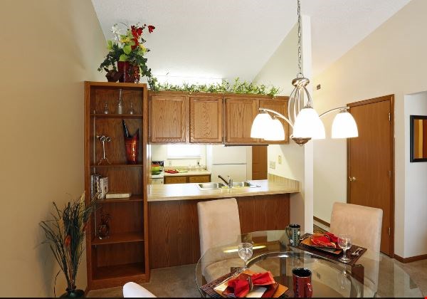 Lake Forest Apartments Image 7