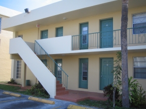 Las Brisas Gardens Image 3