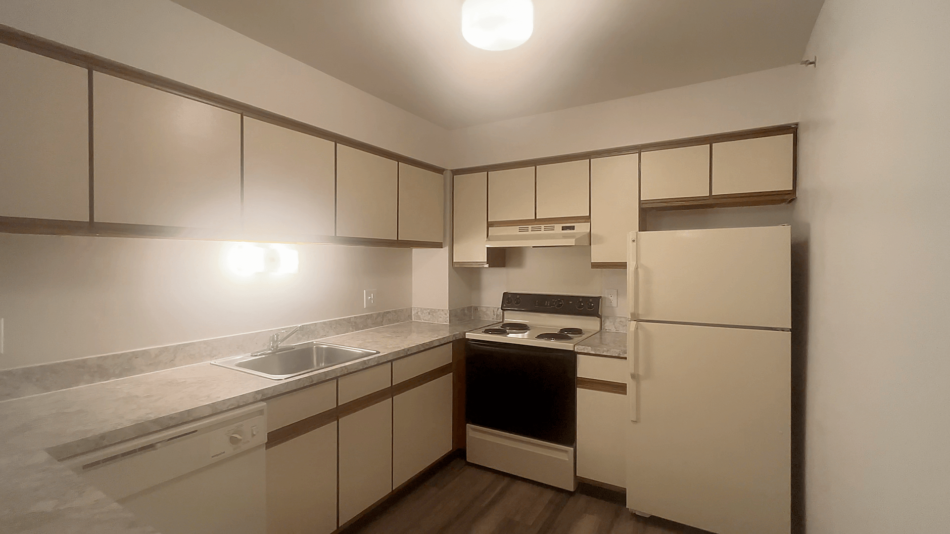 Lakeside Village Apartments Image 131