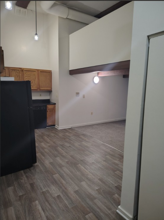 Marlboro Classic Apt & Redwood Square Image 3