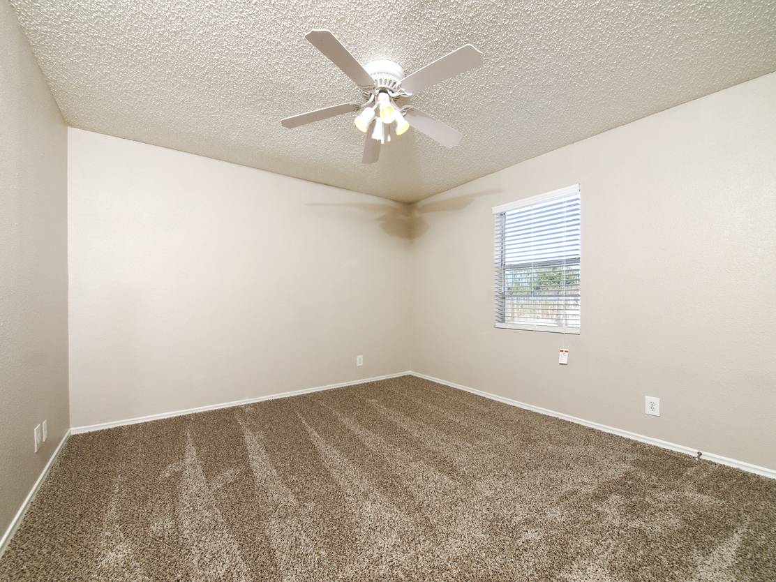 Breakers on the Lake Image 11