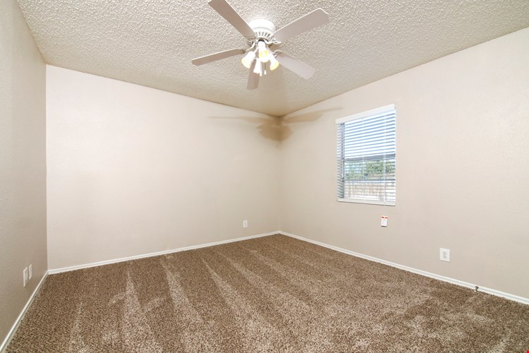 Breakers on the Lake Image 11