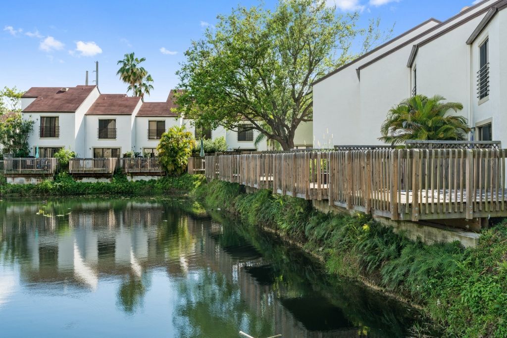 Emerald Palms Apartment Image 31