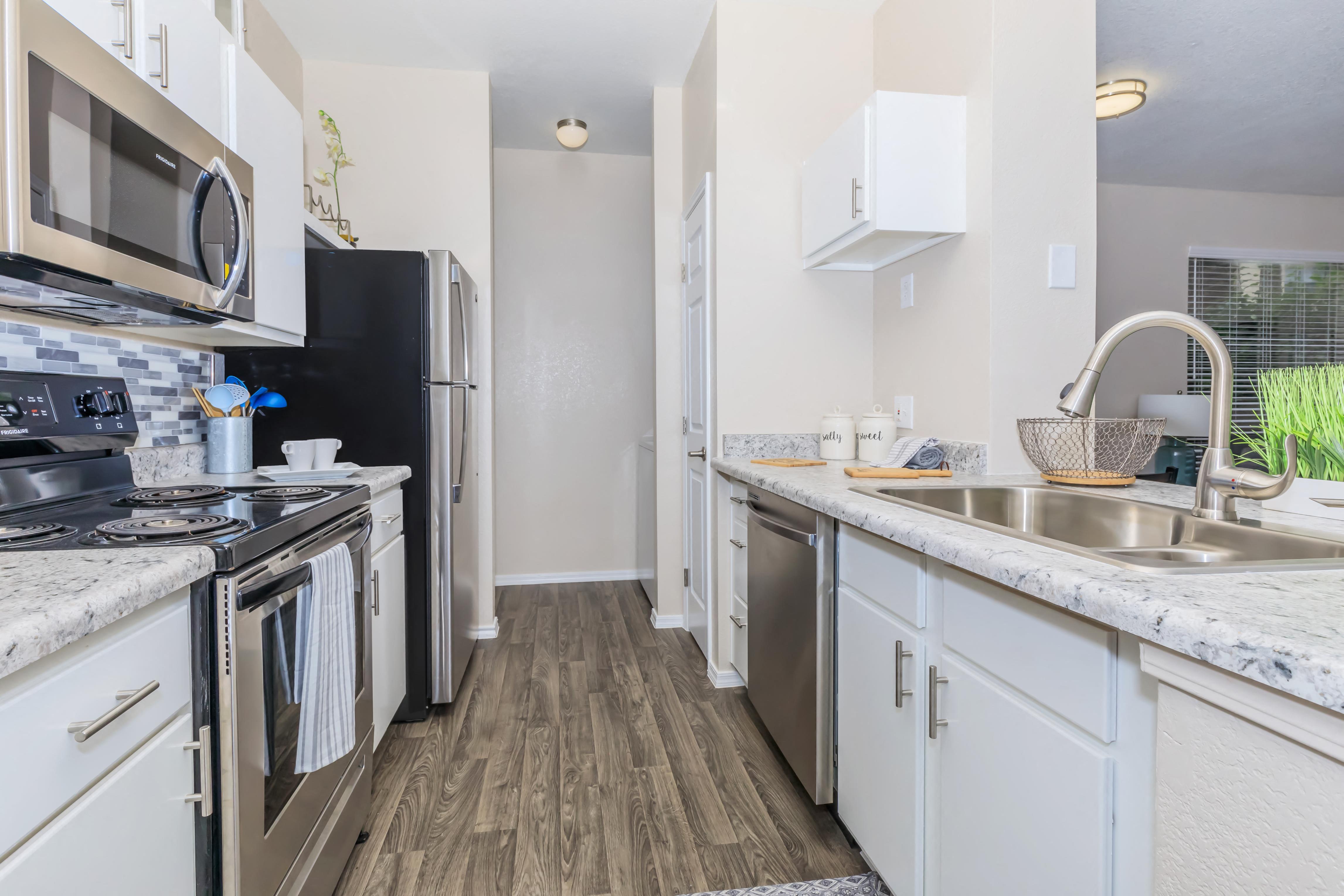Riverwalk Luxury Apartments Image 35