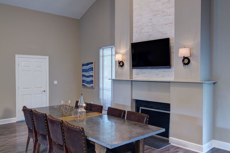 Huntington Chase Image 12