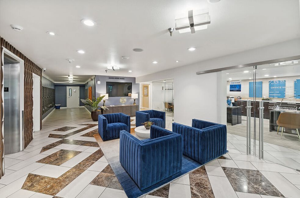 735 St. Clair Image 10