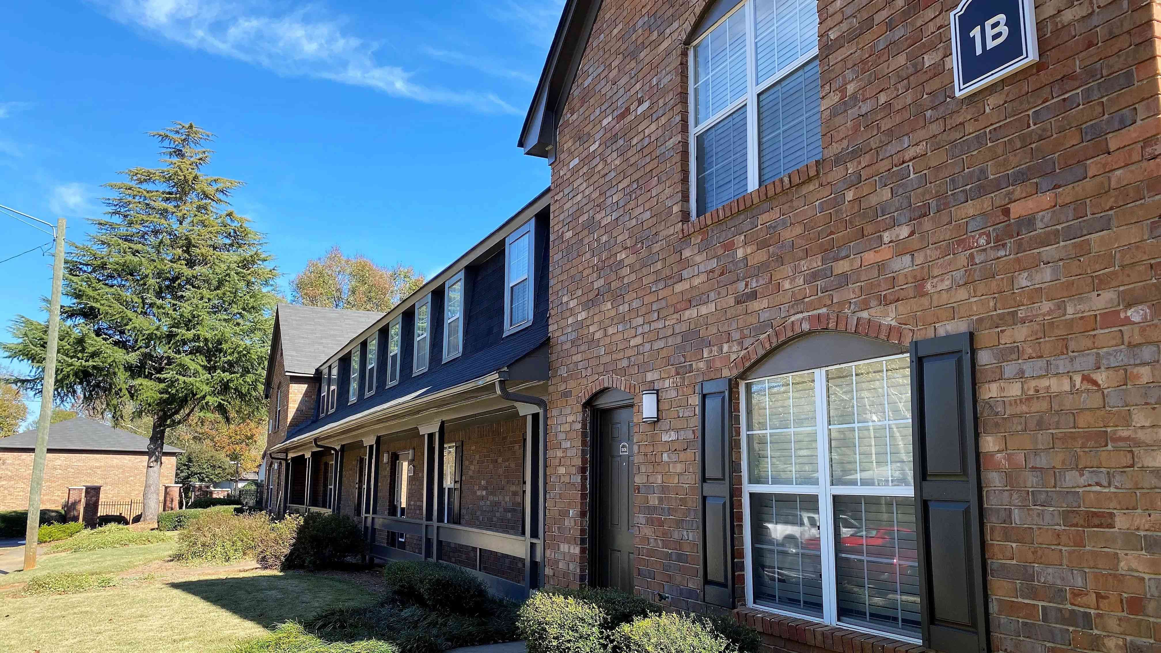 Our commitment to perfection shines through in our beautifully maintained buildings and grounds. Welcome to your new apartment or townhome!