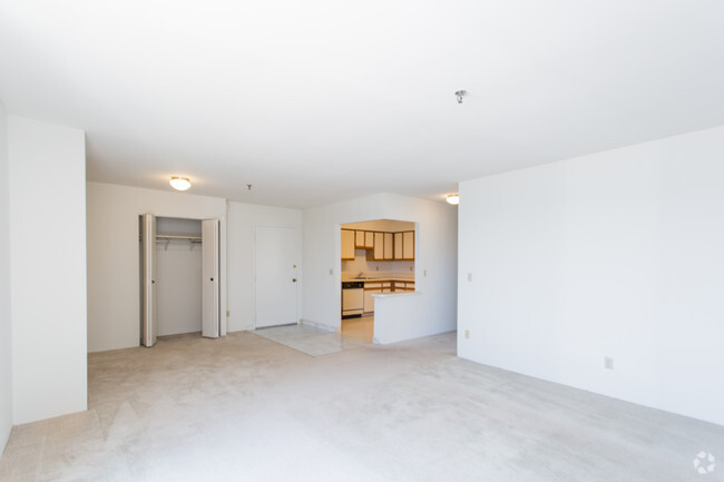 Water's Edge Towers Image 4