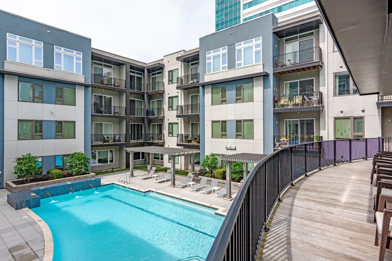 Encore 4505 at Town Center Image 1