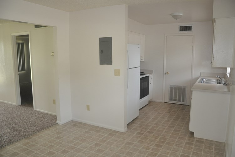 Colonial Square Apartments Image 14