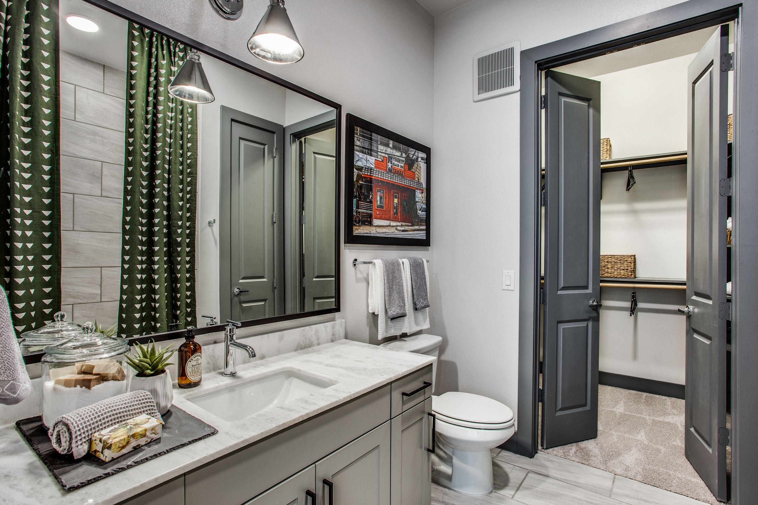 Aura Thirty2 Image 22