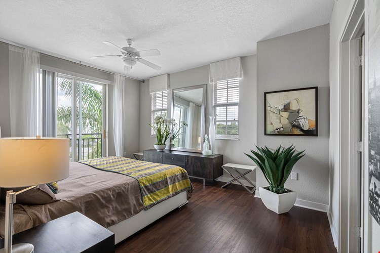 Axis Wellington Green Image 7