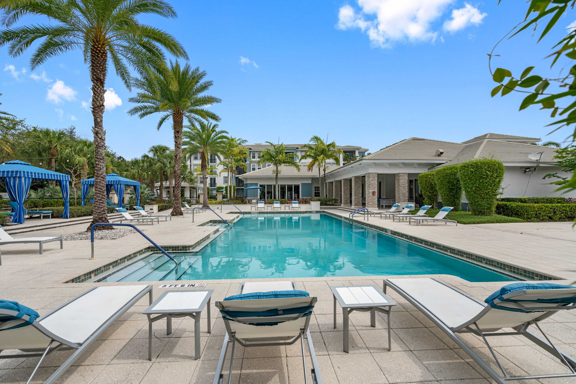 Axis Wellington Green Image 28