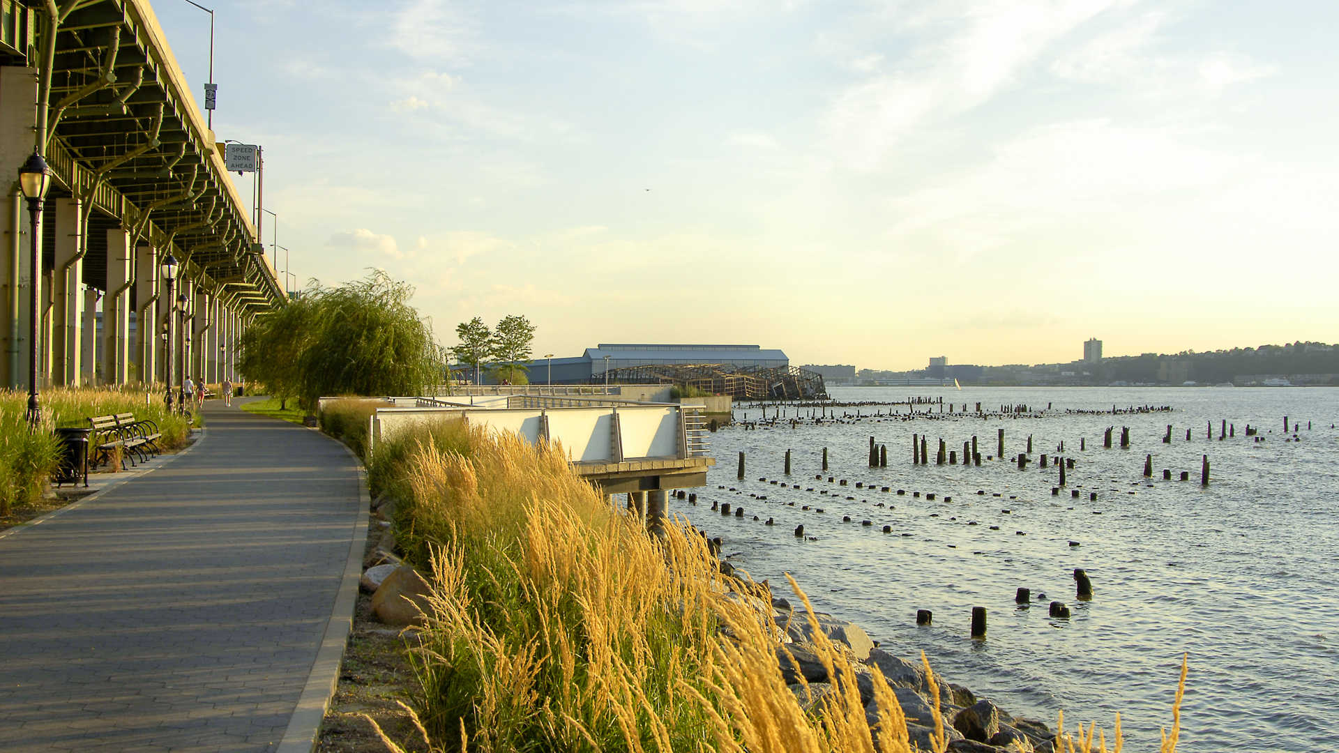 140 Riverside Boulevard Image 35