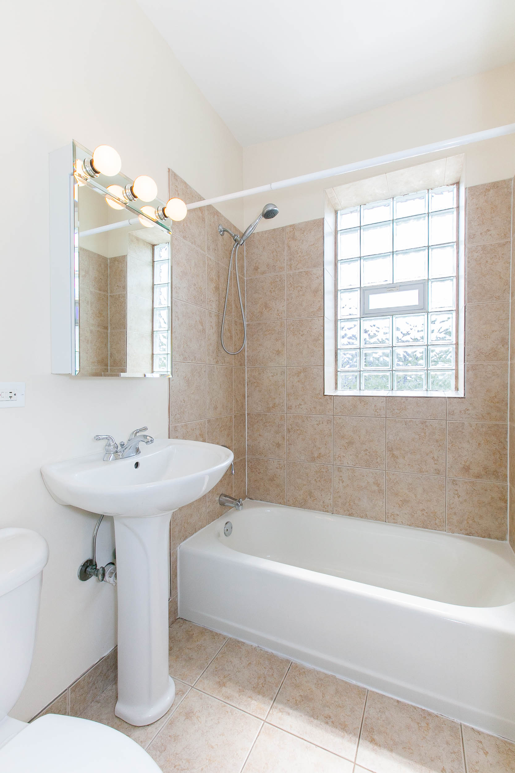 1210-16 W. Waveland Image 5