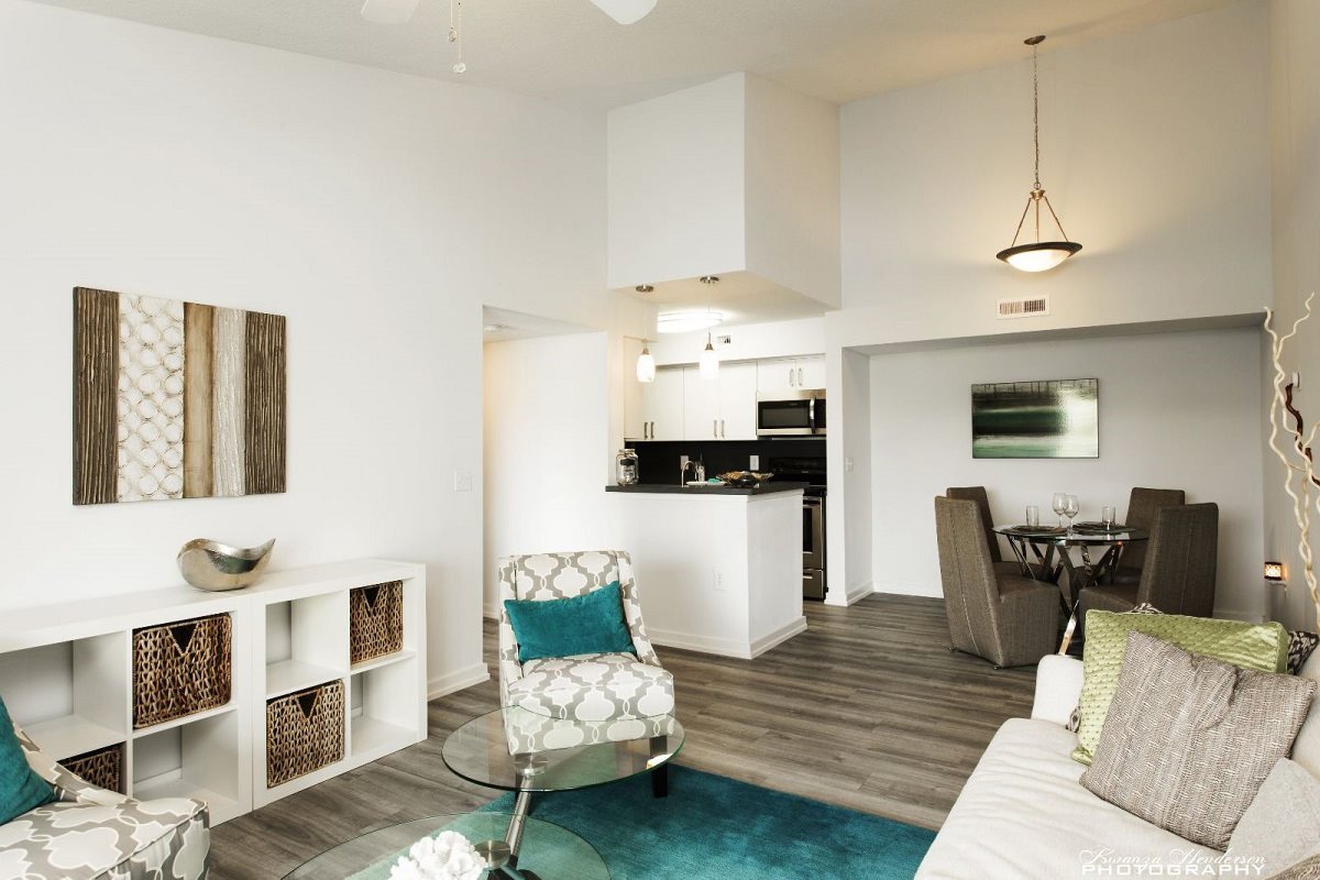 8800 Lakeside Image 5