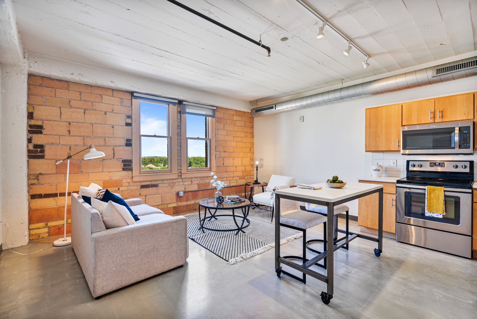 700 Central Historic Lofts & New Flats Image 2