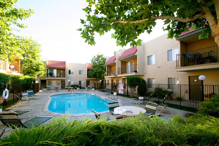 Parkwood Apartments Image 1