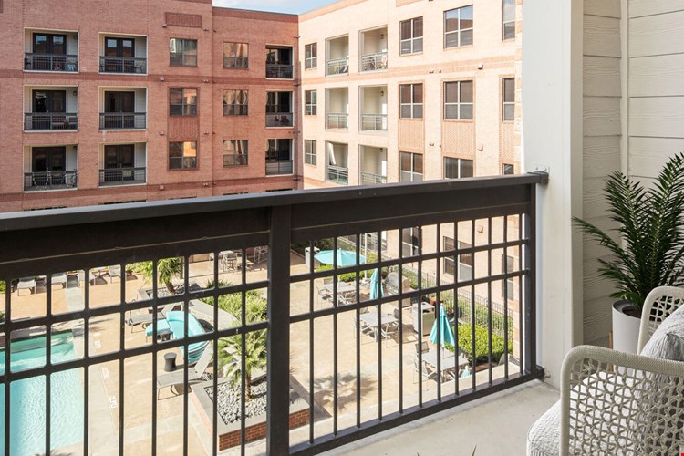 Camden Travis Street Image 9