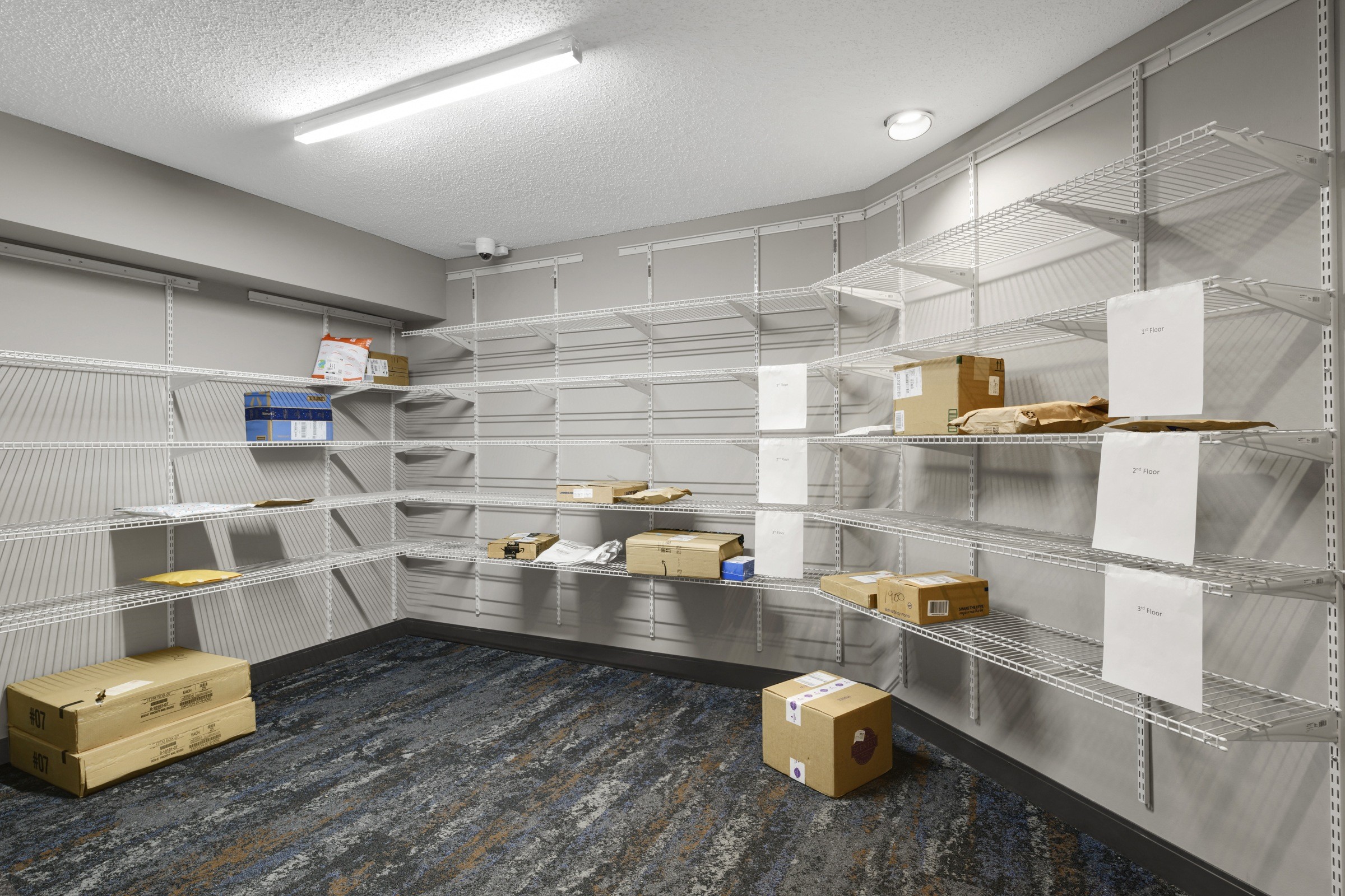 Medicine Lake Apartments Image 24