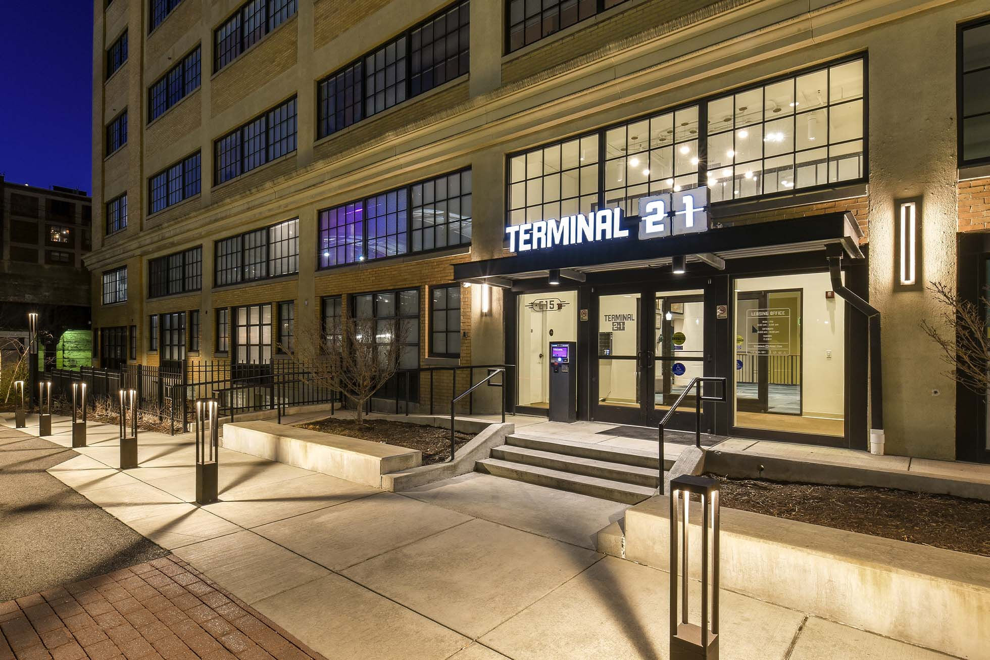 Terminal 21 Image 38