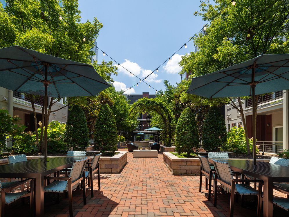 Courtyard with picnic seating