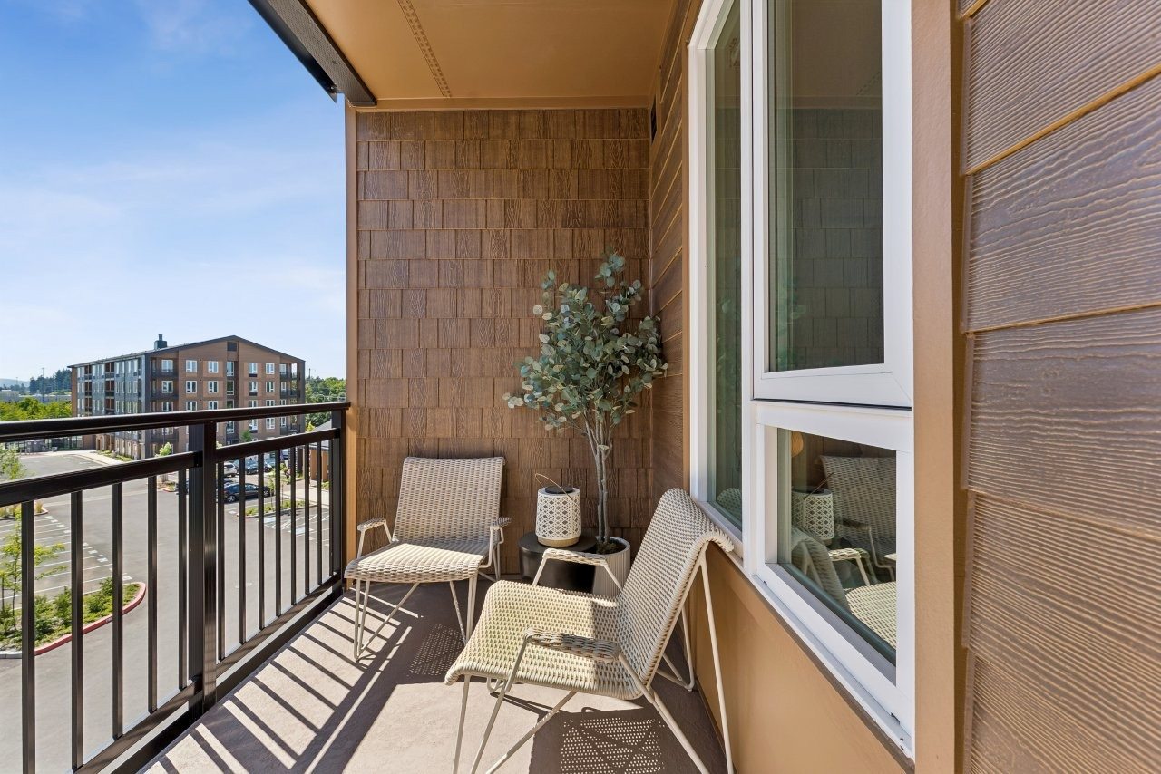 2x2 Balcony