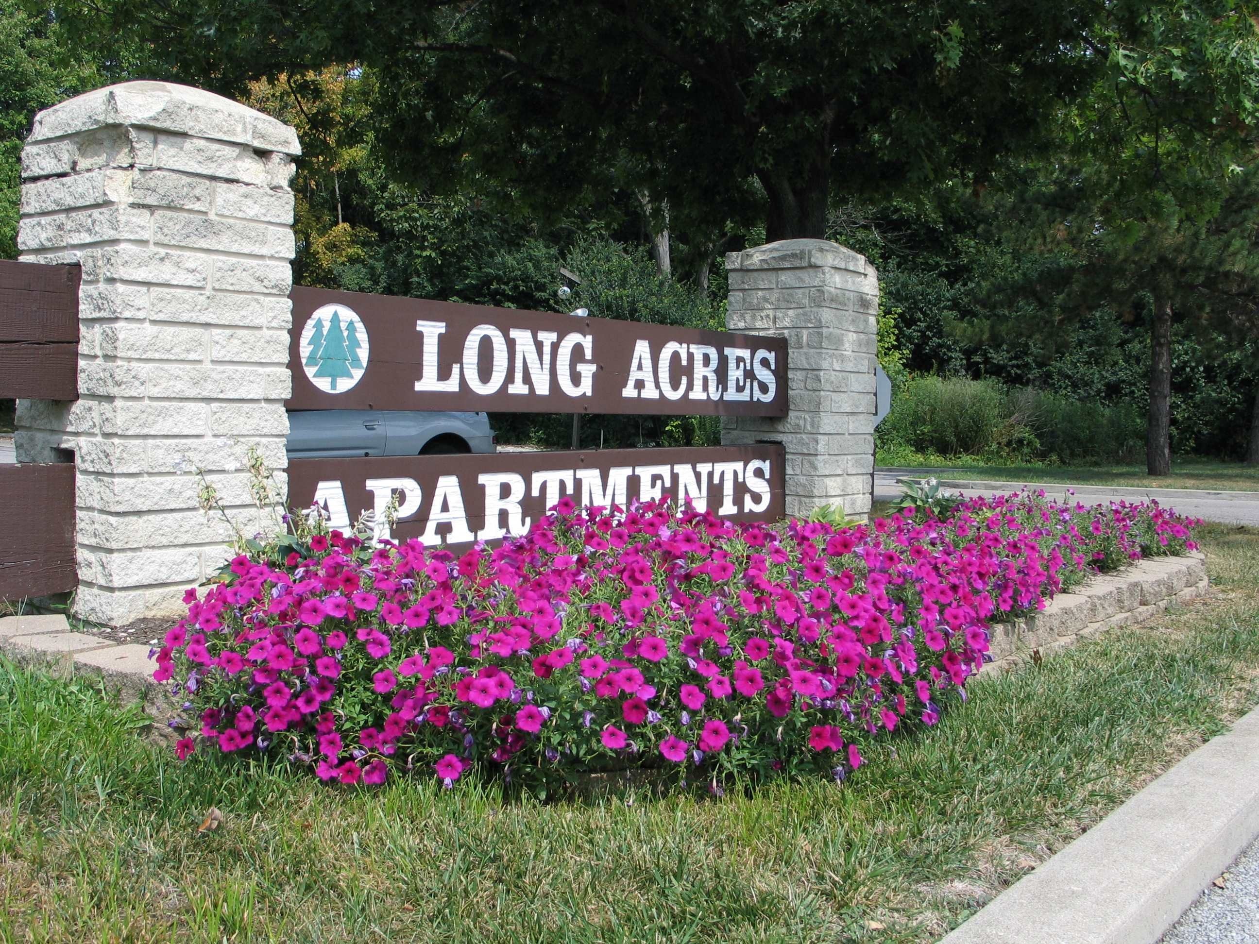 Long Acres Apartments Image 1