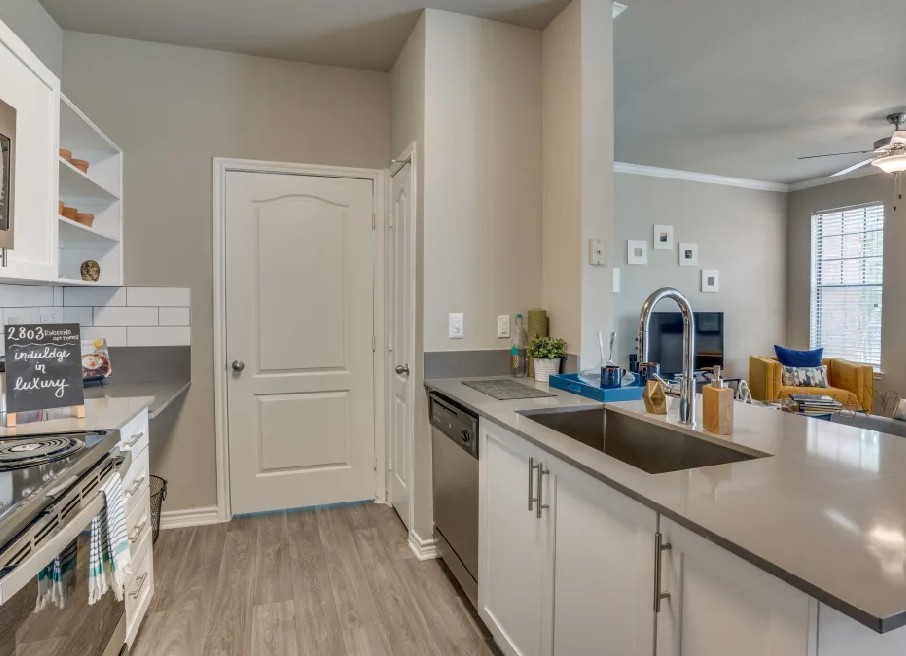 2803 Riverside Image 5