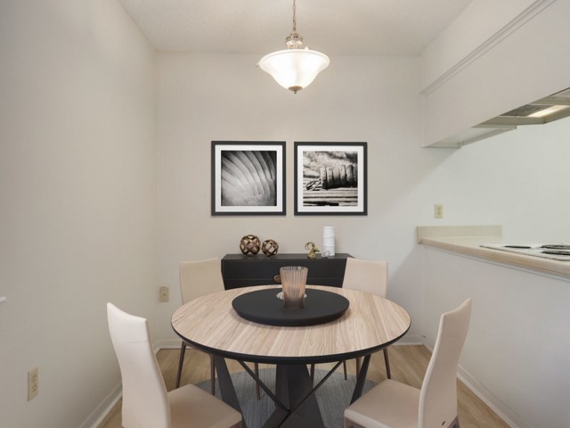 Warwick Apartments Image 8