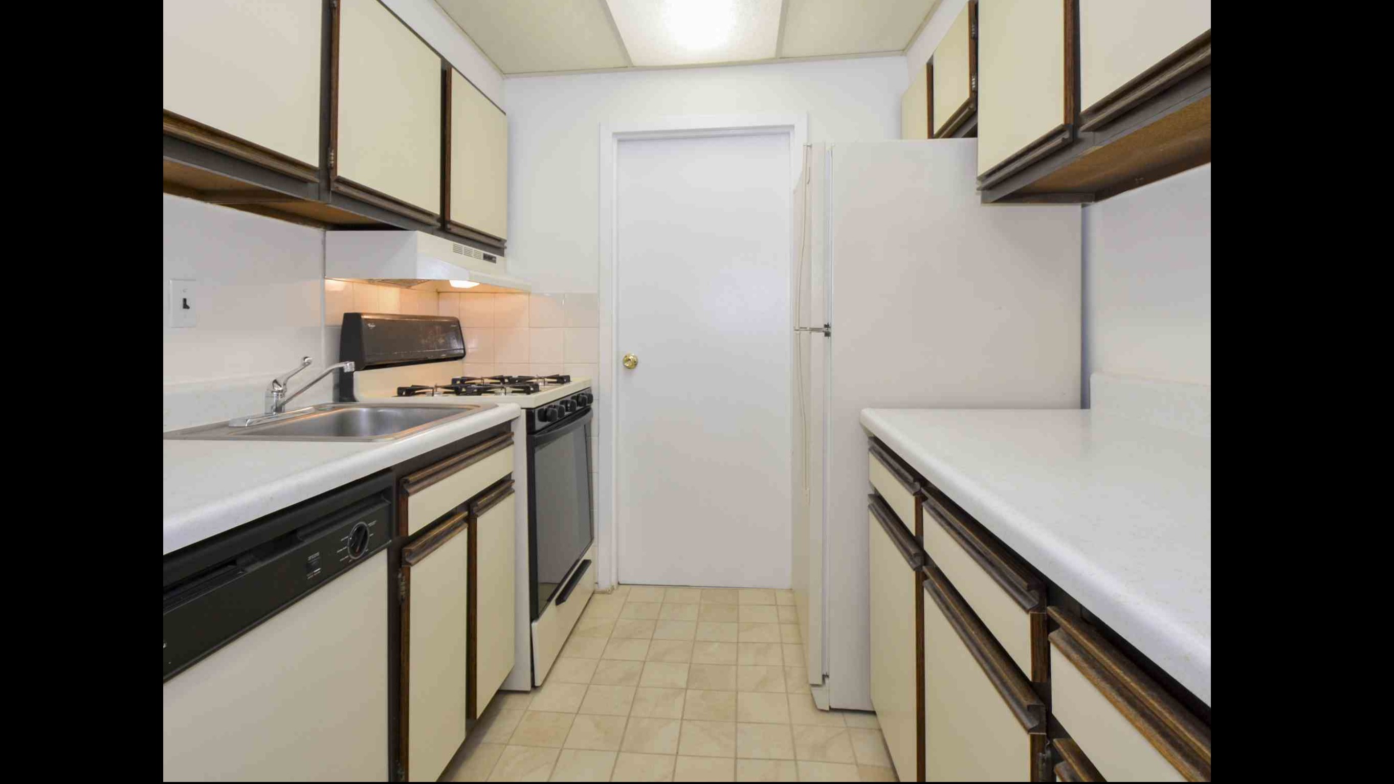 Gladstone Towers Kitchen