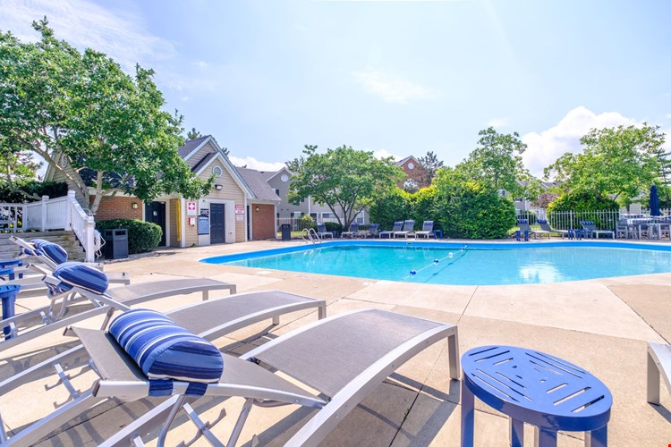 Heathermoor and Bedford Commons Apartments Image 18