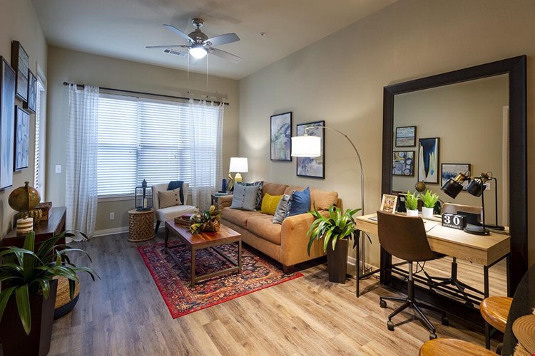 The Richmond at Uptown Image 34