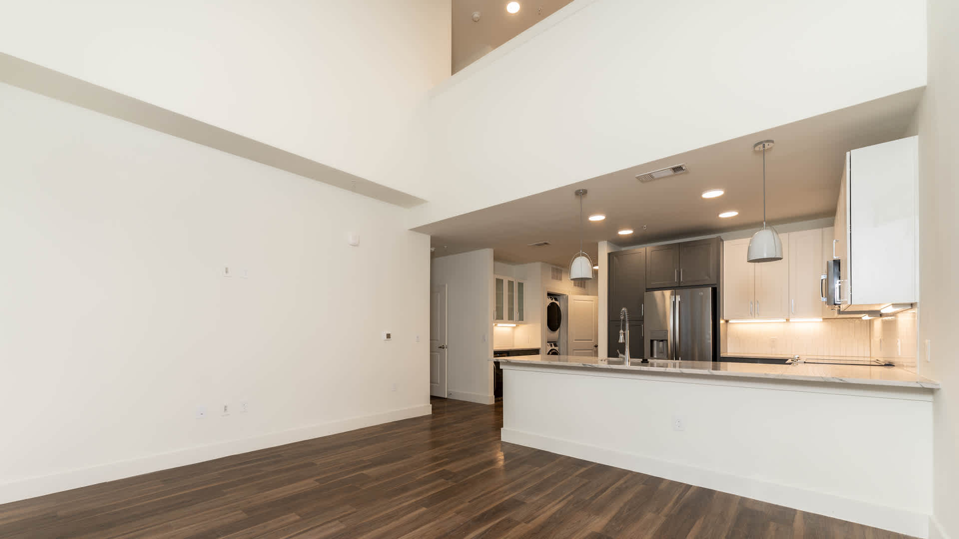 Olivian at the Realm Image 7