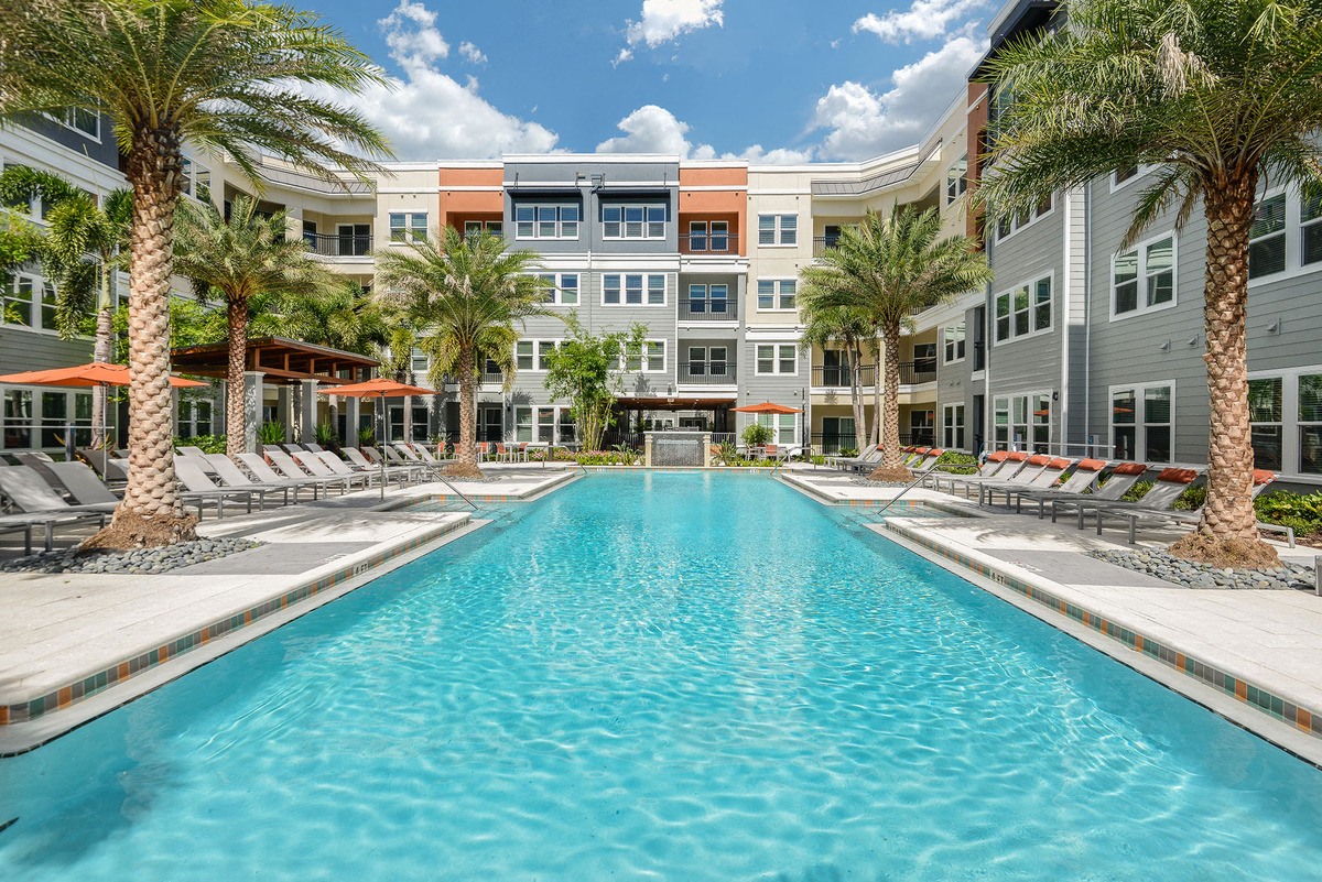 Grady Square Image 19