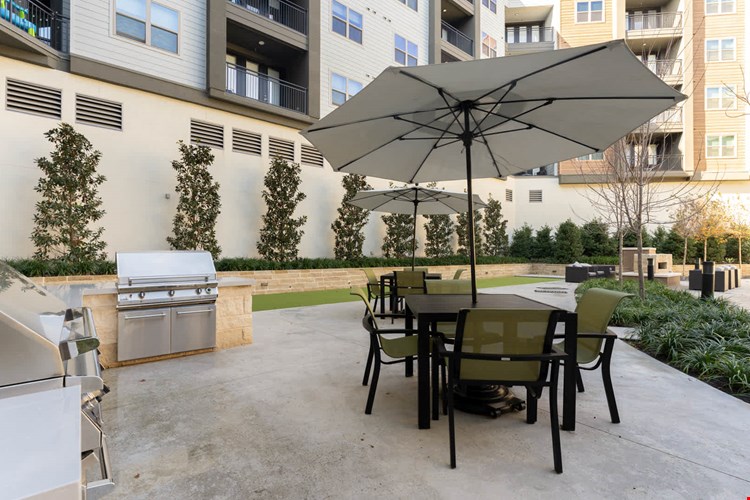 Olivian at the Realm Image 71