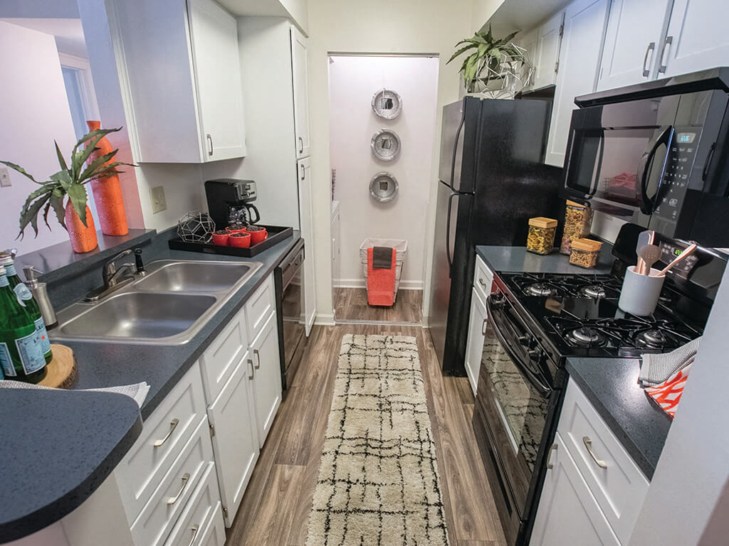 Saw Mill Village Apartments Image 16